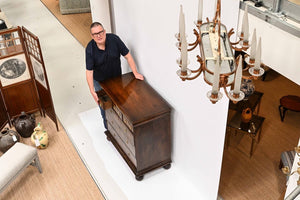 Chest of drawers : William & Mary : Walnut