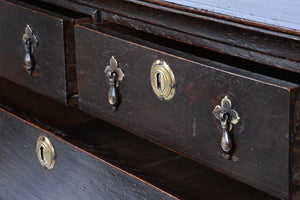 William & Mary oak chest of drawers (1690)